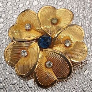 Vintage Gold Tone Layered Flower Brooch Pin Textured Petal Costume Jewelry